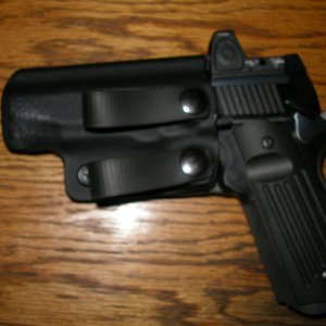 IWB for 1911 w-red dot 2.JPG