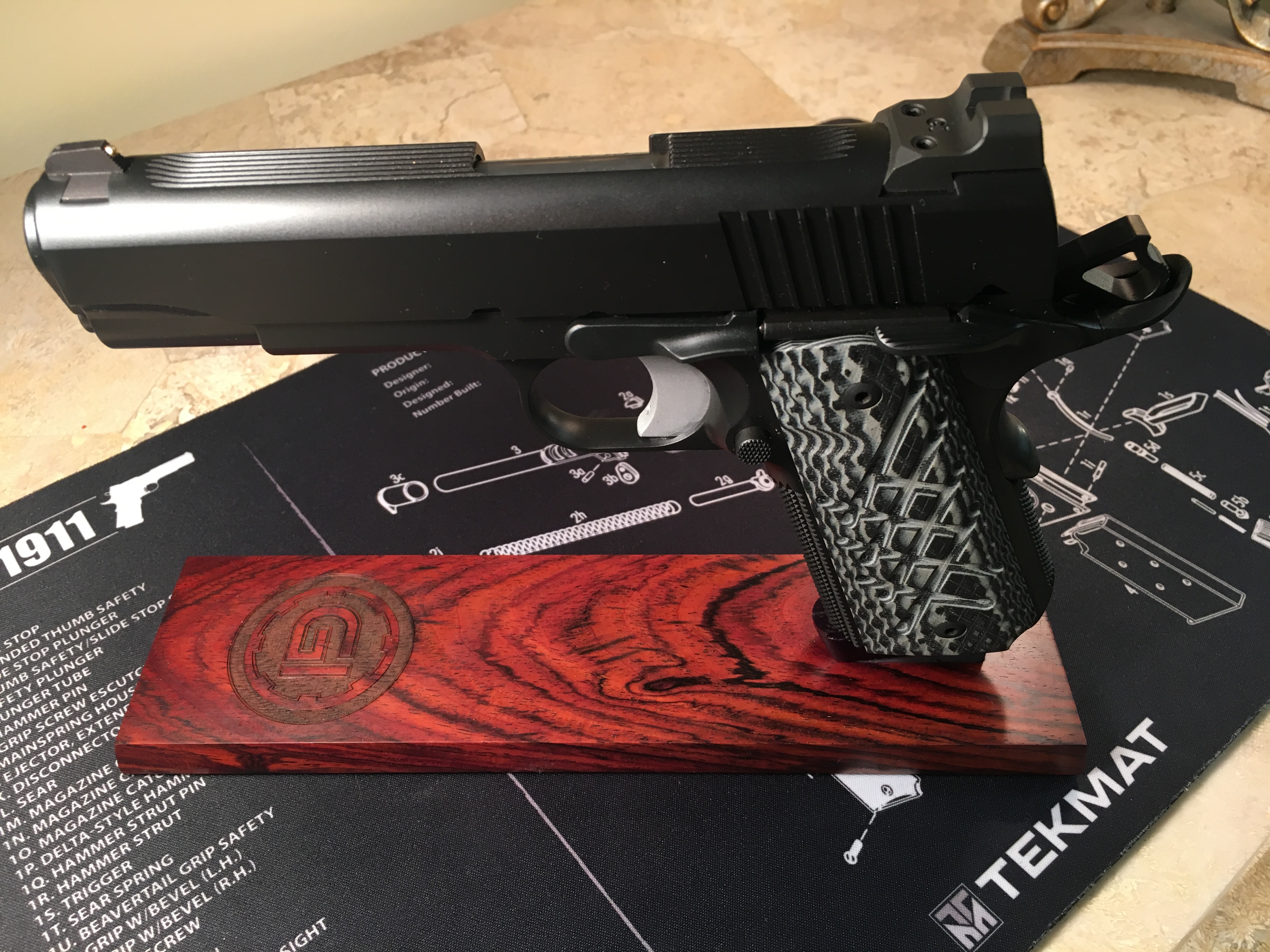 aMU70dB.jpg