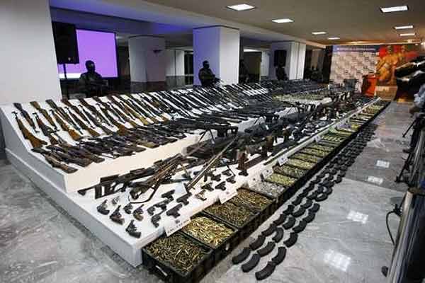 Mexican-Drug-Guns-On-Display.jpg